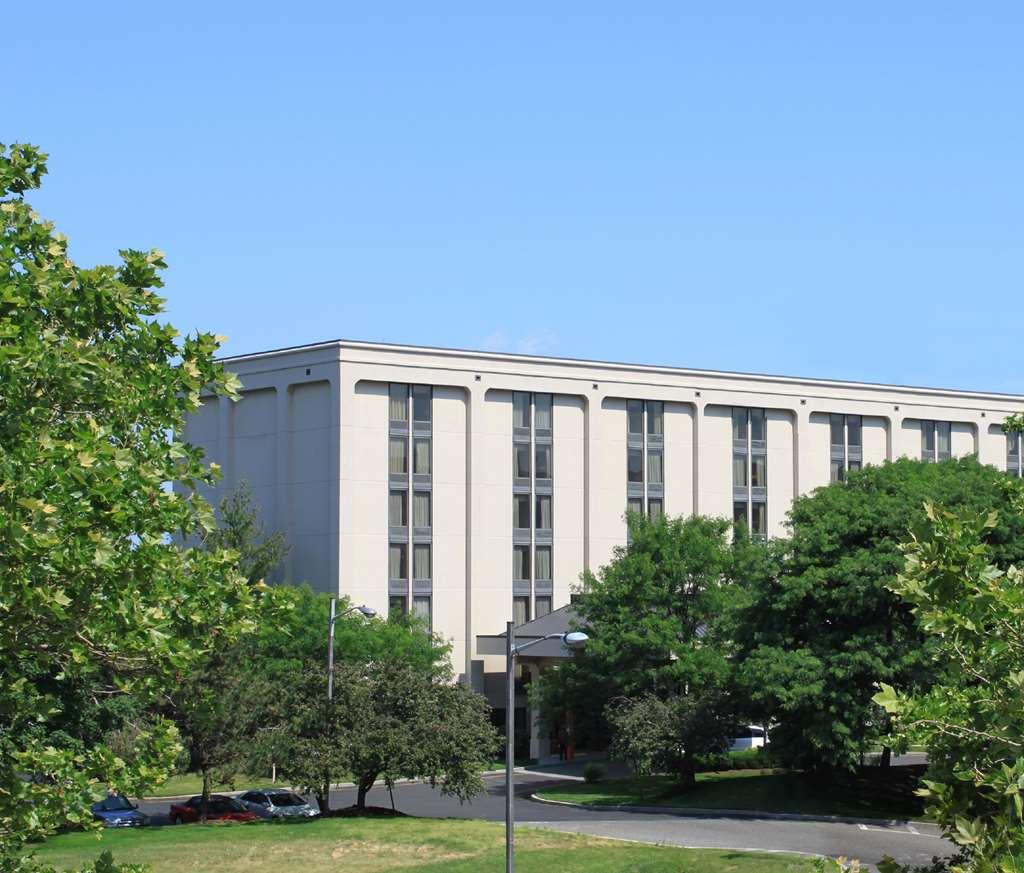 Best Western Plus Meadowlands Hotel Secaucus Exterior photo