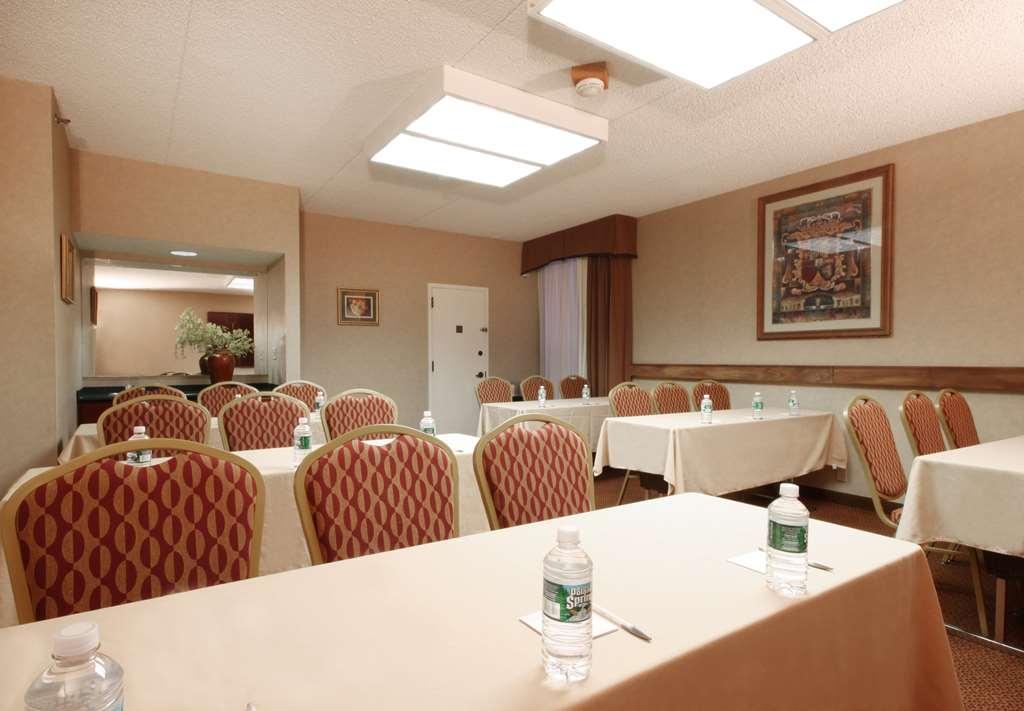 Best Western Plus Meadowlands Hotel Secaucus Facilities photo