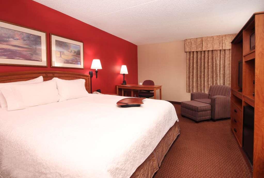 Best Western Plus Meadowlands Hotel Secaucus Room photo