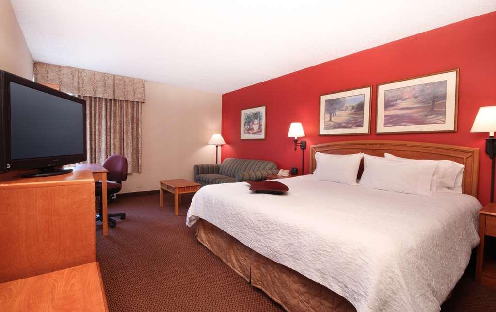 Best Western Plus Meadowlands Hotel Secaucus Room photo