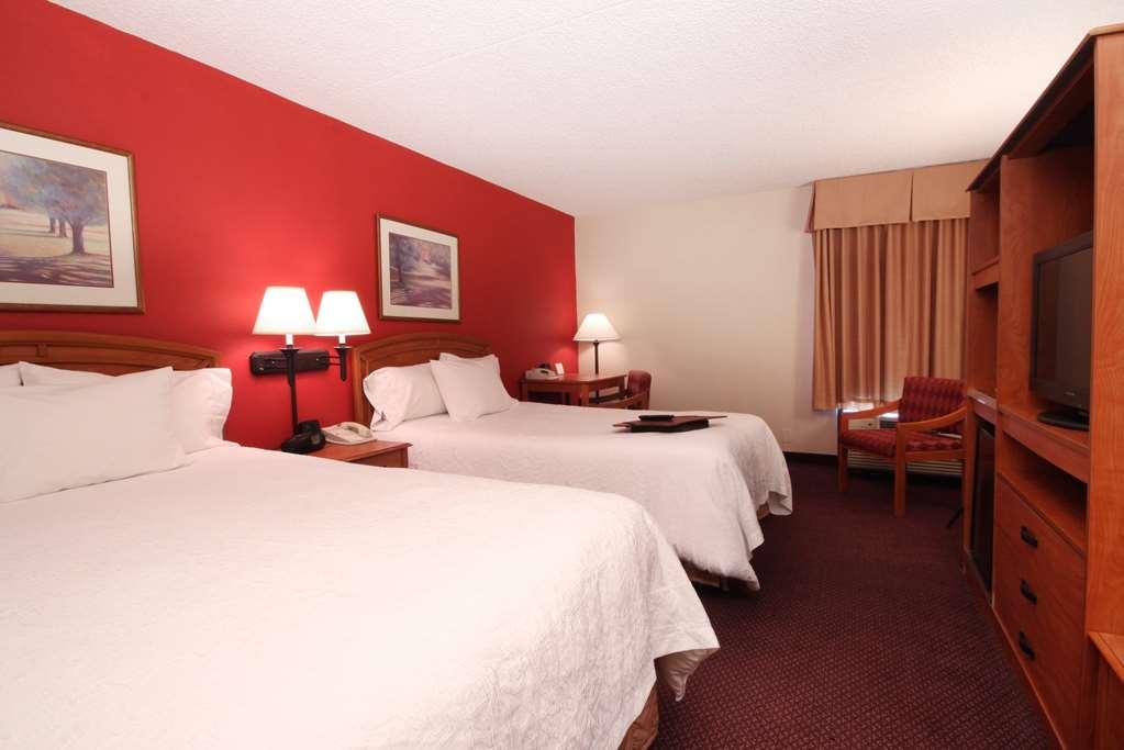 Best Western Plus Meadowlands Hotel Secaucus Room photo