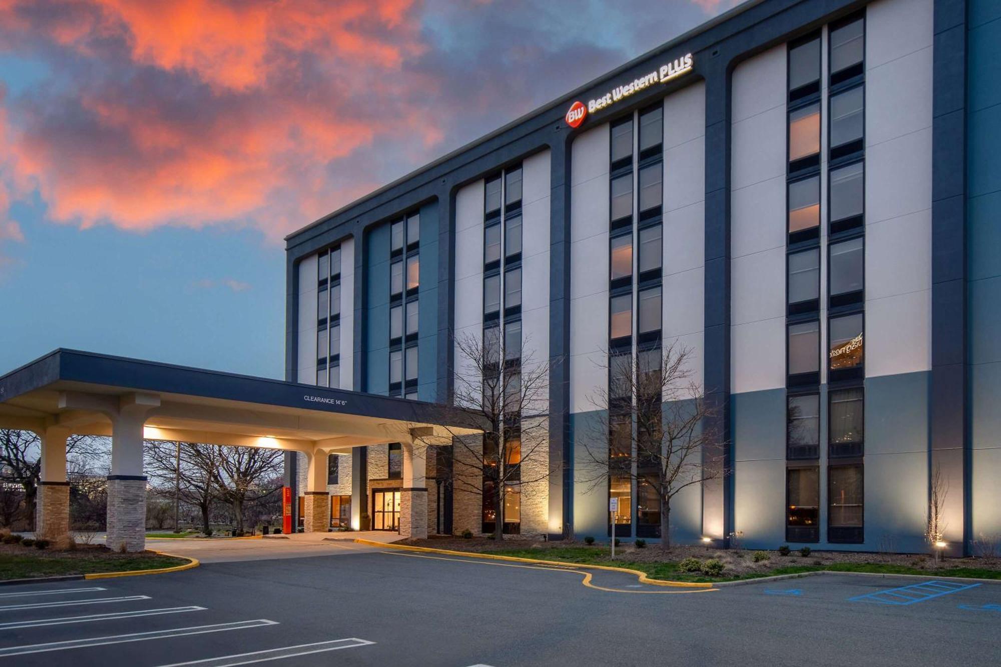 Best Western Plus Meadowlands Hotel Secaucus Exterior photo