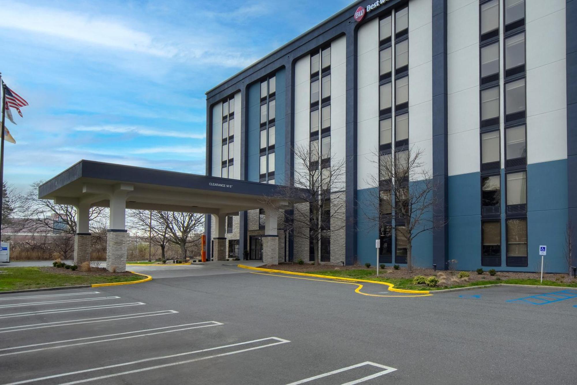 Best Western Plus Meadowlands Hotel Secaucus Exterior photo